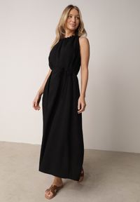 Born2be - Czarna Wiskozowa Sukienka Bez Rękawów z Warkoczowym Splotem przy Dekolcie Shirineli. Okazja: na co dzień. Kolekcja: plus size. Kolor: czarny. Materiał: wiskoza. Długość rękawa: bez rękawów. Wzór: ze splotem. Typ sukienki: proste, dla puszystych. Styl: elegancki, casual, klasyczny, boho #7