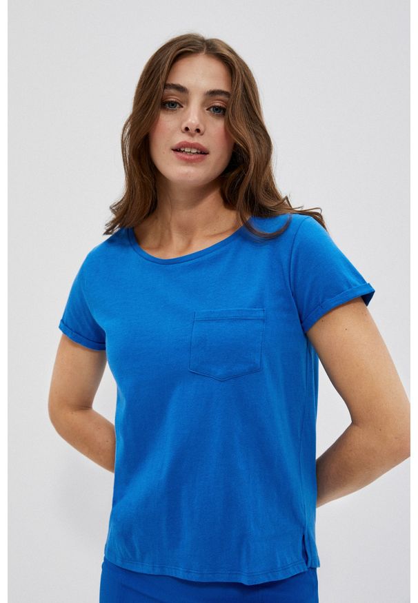 MOODO - Bawełniany t-shirt z kieszkonką niebieski. Kolor: niebieski. Materiał: bawełna