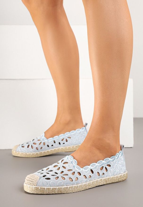 Renee - Niebieskie Espadryle Vices Ozdobione Ażurowym Wzorem i Ozdobną Plecionką Arivosa. Okazja: na co dzień. Kolor: niebieski. Wzór: aplikacja, ażurowy. Obcas: na płaskiej podeszwie. Styl: casual