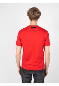 Plein Sport T-shirt | TIPS1135 | Mężczyzna | Czerwony. Okazja: na co dzień. Kolor: czerwony. Materiał: bawełna. Wzór: nadruk, aplikacja. Styl: sportowy #3