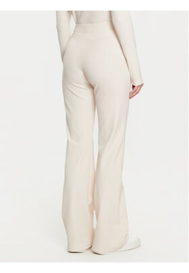 Guess Spodnie dzianinowe V5RB06 KCLH0 Écru Regular Fit. Materiał: syntetyk