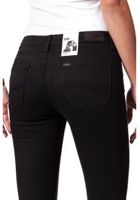 Lee - SPODNIE DAMSKIE LEE SCARLETT CROPPED BLACK RINSE L30CAE47. Wzór: aplikacja #5