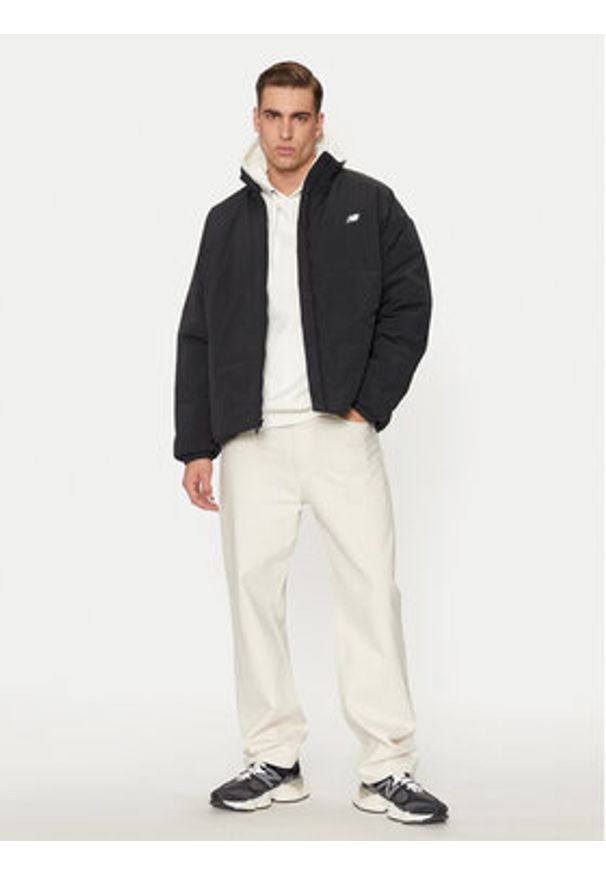 New Balance Kurtka zimowa MJ44581 Czarny Regular Fit. Kolor: czarny. Materiał: syntetyk. Sezon: zima