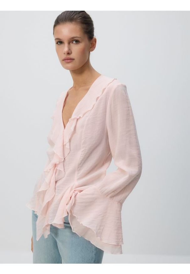 Reserved - Koszula z falbanami - pastelowy róż. Kolor: różowy. Materiał: wiskoza, bawełna