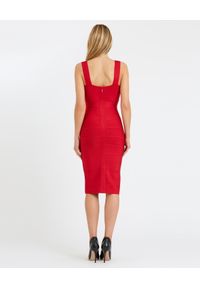 HERVE LEGER - Czerwona koktajlowa sukienka midi. Kolor: czerwony. Materiał: materiał. Typ sukienki: z odkrytymi ramionami. Styl: wizytowy. Długość: midi