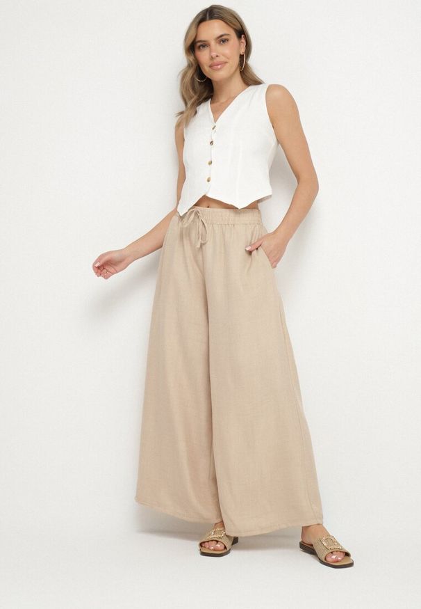 Born2be - Beżowe Spodnie o Szerokim Kroju z Wysokim Stanem i Wiązaniem Telarieta. Okazja: na co dzień. Stan: podwyższony. Kolor: beżowy. Materiał: len. Styl: klasyczny, casual, elegancki