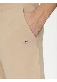 GANT - Gant Szorty sportowe Shield 2009027 Beżowy Regular Fit. Kolor: beżowy. Materiał: bawełna. Styl: sportowy #2