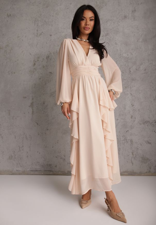 Renee - Beżowa Rustykalna Sukienka Wieczorowa z Falbanami i Marszczeniem w Talii Himereanes. Typ kołnierza: kołnierz z falbankami. Kolor: beżowy. Materiał: tkanina. Wzór: gładki, aplikacja. Typ sukienki: rozkloszowane. Styl: wizytowy