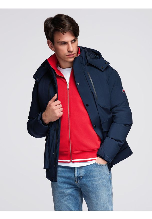 Ombre Clothing - Zimowa kurtka męska z odpinanym kapturem z wodoodpornego materiału - granatowa V1 - Rozmiar: M. Okazja: na co dzień. Kolor: niebieski. Materiał: materiał. Sezon: zima. Styl: casual, sportowy