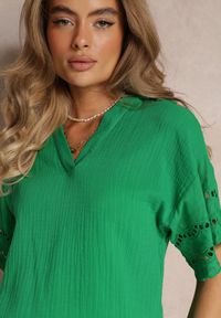 Renee - Zielona Bluzka z Ażurowymi Wstawkami na Rękawach Atrina. Kolor: zielony. Materiał: jeans. Wzór: ażurowy