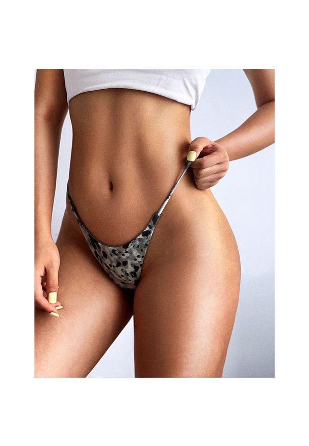 Intica - Stringi damskie z cienkimi paseczkami eleganckie i wygodne Inyong. Kolor: fioletowy. Materiał: materiał, tkanina