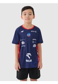 4f - 4F Koszulka meczowa replika wyjazdowa z sezonu 2024/2025 dziecięca 4F x Zaksa Kędzierzyn-Koźle - multikolor 110/116. Typ kołnierza: dekolt w serek. Kolor: wielokolorowy. Materiał: dzianina, włókno, materiał, syntetyk. Wzór: gładki, nadruk, ze splotem. Sezon: lato. Styl: klasyczny, sportowy