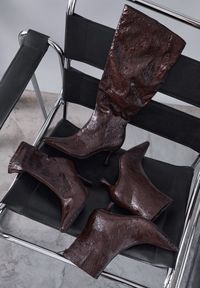 Renee - Brązowe Kozaki Vices na Szpilce w Stylu Slouchy z Efektem Cracked Todvire. Okazja: na co dzień. Kolor: brązowy. Materiał: jeans. Obcas: na szpilce. Styl: casual, elegancki #7