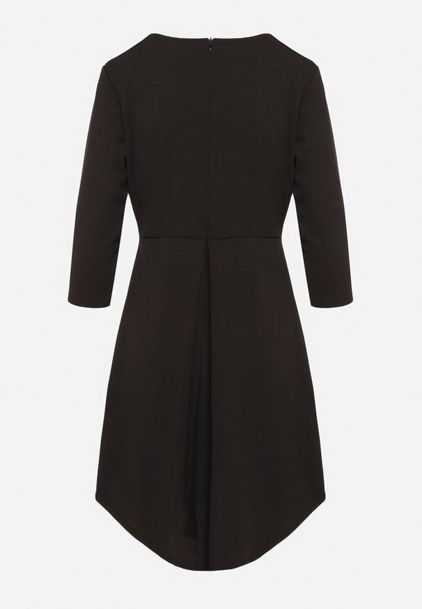 Born2be - Czarna Trapezowa Sukienka z Dłuższym Tyłem Gemirina. Okazja: na co dzień. Kolor: czarny. Typ sukienki: trapezowe. Styl: casual