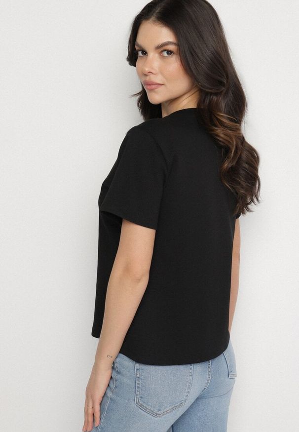 Born2be - Czarny T-shirt z Bawełną i Ozdobnymi Guzikami Edivona. Okazja: na co dzień. Kolor: czarny. Materiał: bawełna. Styl: casual, elegancki