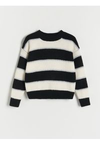 Reserved - Dzianinowy sweter w paski - wielobarwny. Materiał: dzianina. Wzór: paski #1