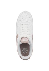 Buty do chodzenia damskie Nike W Court Vision LO NN. Zapięcie: sznurówki. Kolor: żółty, wielokolorowy, beżowy. Materiał: materiał, syntetyk, tkanina. Szerokość cholewki: normalna. Model: Nike Court. Sport: turystyka piesza