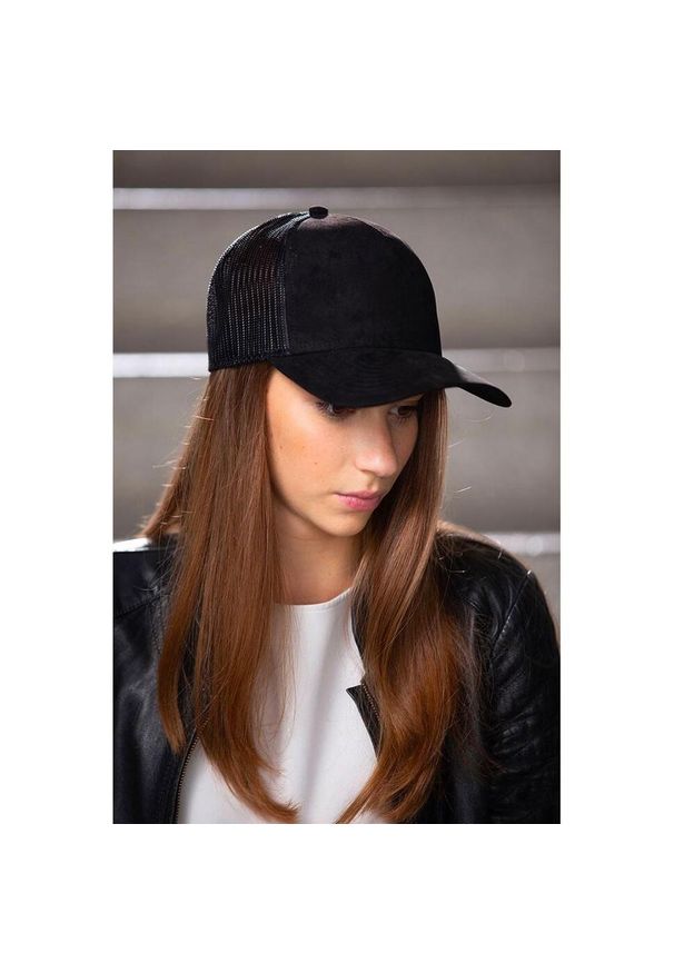 ATLANTIS - Rapper Faux Suede 5 Panel Trucker Cap. Kolor: czarny. Materiał: poliester