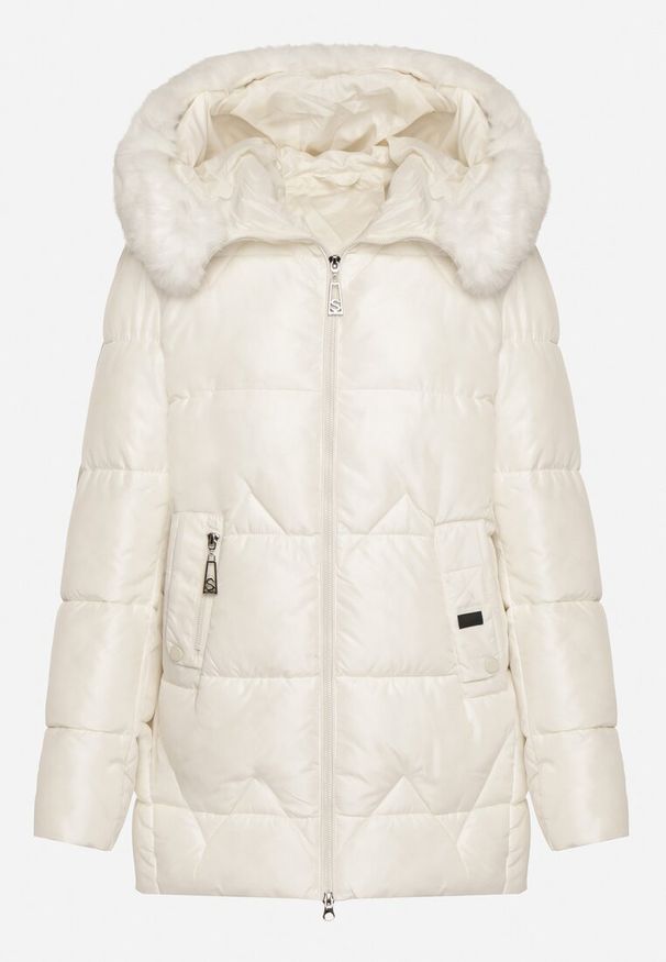 Born2be - Biała Pikowana Kurtka o Pudełkowym Kroju z Kapturem z Futerkiem Rearria. Okazja: na co dzień. Typ kołnierza: kaptur. Kolor: biały. Materiał: futro. Sezon: zima. Styl: casual, klasyczny