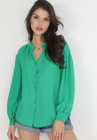 Born2be - Zielona Koszula z Plisowanymi Rękawami Yelia. Kolor: zielony. Styl: elegancki