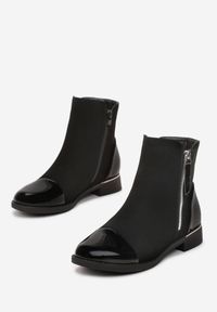 Renee - Czarne Botki Sztyblety z Lakierowaną Wstawką Zewdisa. Kolor: czarny. Materiał: lakier. Styl: klasyczny #4