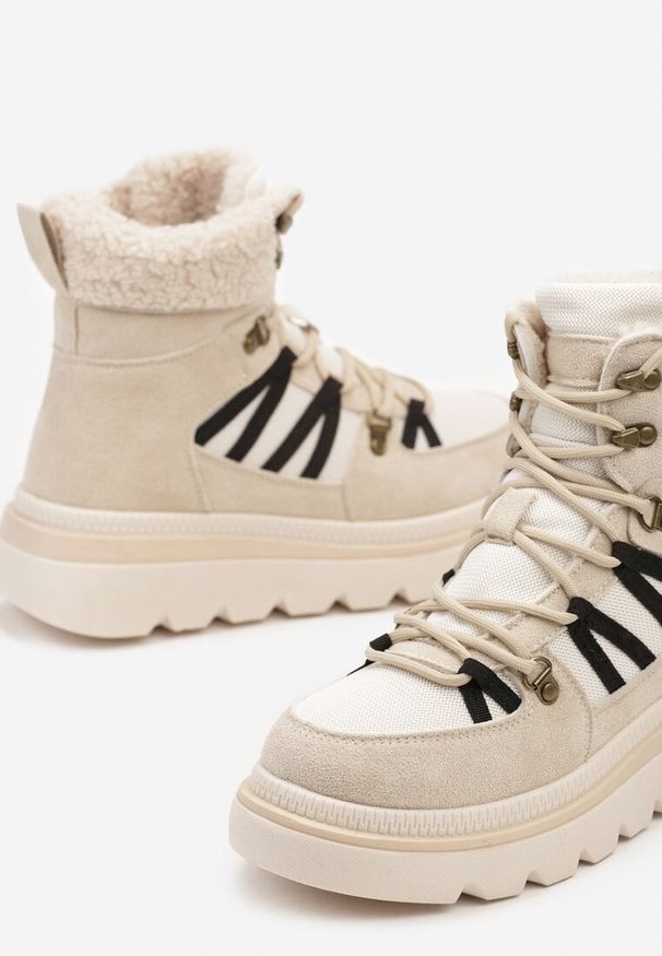 Born2be - Beżowe Traperki na Grubej Podeszwie Ozdobione Futerkiem Linthira. Okazja: na co dzień. Kolor: beżowy. Materiał: futro. Wzór: aplikacja. Styl: casual, elegancki