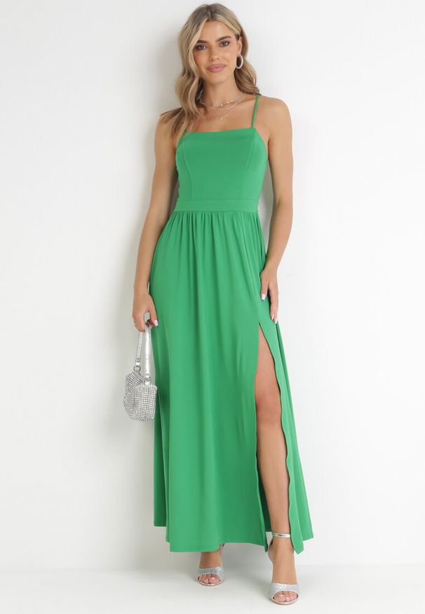 Born2be - Zielona Sukienka Maxi na Ramiączkach z Rozcięciem na Dole i Kwadratowym Dekoltem Jacklyn. Typ kołnierza: dekolt kwadratowy. Kolor: zielony. Długość rękawa: na ramiączkach. Sezon: wiosna, lato. Długość: maxi