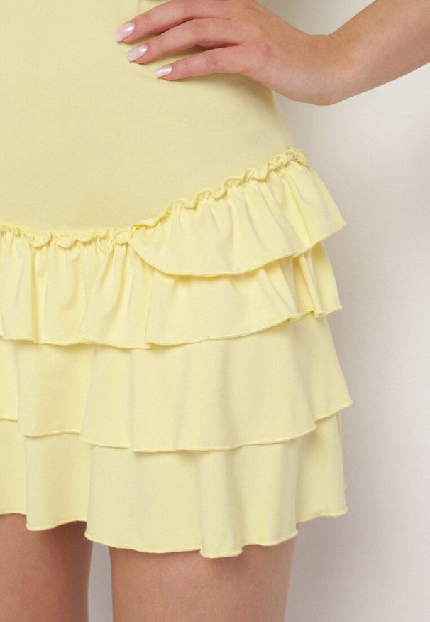 Born2be - Żółta Sukienka z Wiskozą Ozdobiona Falbankami Ovinia. Okazja: na co dzień. Typ kołnierza: kołnierz z falbankami. Kolor: żółty. Materiał: wiskoza. Długość rękawa: na ramiączkach. Wzór: aplikacja. Styl: casual