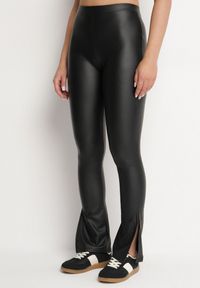 Born2be - Czarne Spodnie z Ekoskóry w Stylu Dzwonów z Wysokim Stanem Ellirra. Okazja: na co dzień. Stan: podwyższony. Kolor: czarny. Styl: klasyczny, casual, elegancki