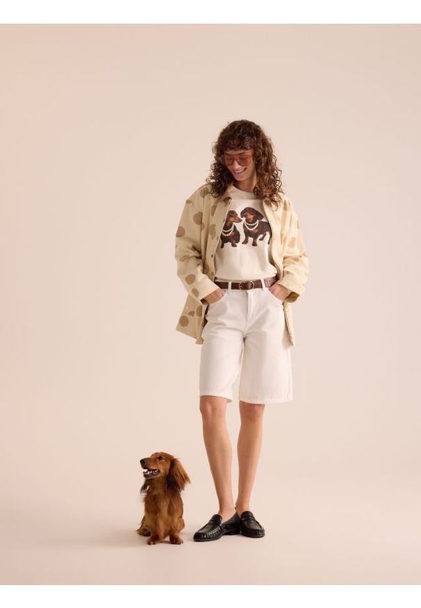 Reserved - Longsleeve z nadrukiem - kremowy. Kolor: kremowy. Materiał: dzianina, bawełna. Długość rękawa: długi rękaw. Wzór: nadruk