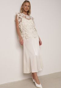 Born2be - Jasnobeżowa Satynowa Sukienka na Ramiączka z Wiskozy i Bawełny z Narzutką Messishis. Okazja: na co dzień. Kolor: beżowy. Materiał: wiskoza, satyna, bawełna. Długość rękawa: na ramiączkach. Wzór: aplikacja. Sezon: lato. Styl: casual #5