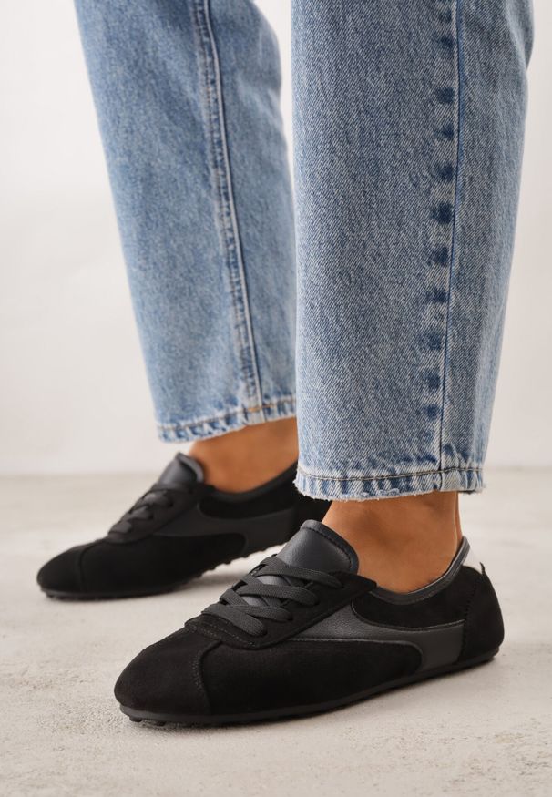 Born2be - Czarne Sneakersy z Imitacji Zamszu w Stylu Kultowych Tenisówek Aelliana. Okazja: na co dzień. Kolor: czarny. Materiał: zamsz. Szerokość cholewki: normalna
