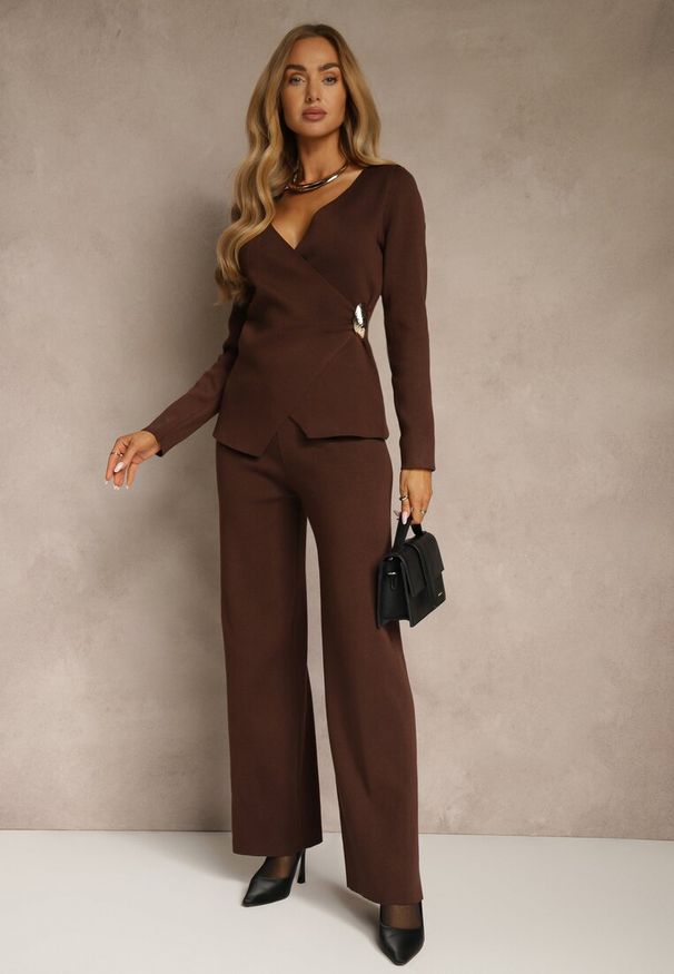 Renee - Brązowy Dzianinowy Komplet Szerokie Spodnie z Wiskozą i Kopertowy Sweter Enssa. Kolor: brązowy. Materiał: dzianina, wiskoza