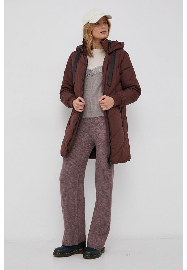 JDY - Sweter. Okazja: na co dzień. Kolor: beżowy. Materiał: dzianina. Długość rękawa: długi rękaw. Długość: długie. Styl: casual