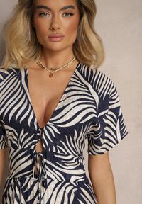 Renee - Niebieska Sukienka Wiskozowa o Rozkloszowanym Kroju w Liściasty Wzór Beledia. Okazja: na co dzień, na spotkanie biznesowe, do pracy. Kolor: niebieski. Materiał: wiskoza. Długość rękawa: krótki rękaw. Sezon: lato. Typ sukienki: rozkloszowane. Styl: biznesowy, elegancki, casual #5