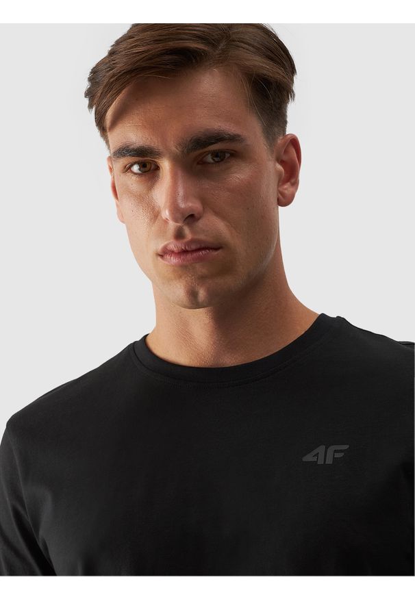 4f - 4F T-shirt regular gładki męski - czarny S. Okazja: na co dzień. Kolor: czarny. Materiał: bawełna, jersey, dzianina. Długość rękawa: krótki rękaw. Długość: krótkie. Wzór: gładki. Styl: sportowy, klasyczny, casual