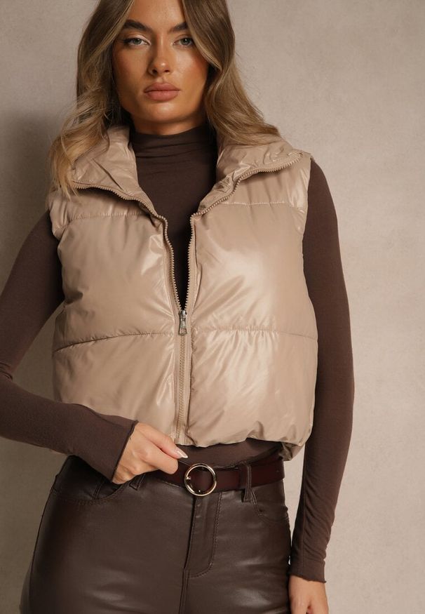 Renee - Beżowa Krótka Pikowana Kamizelka Katiella. Kolor: beżowy. Długość: krótkie