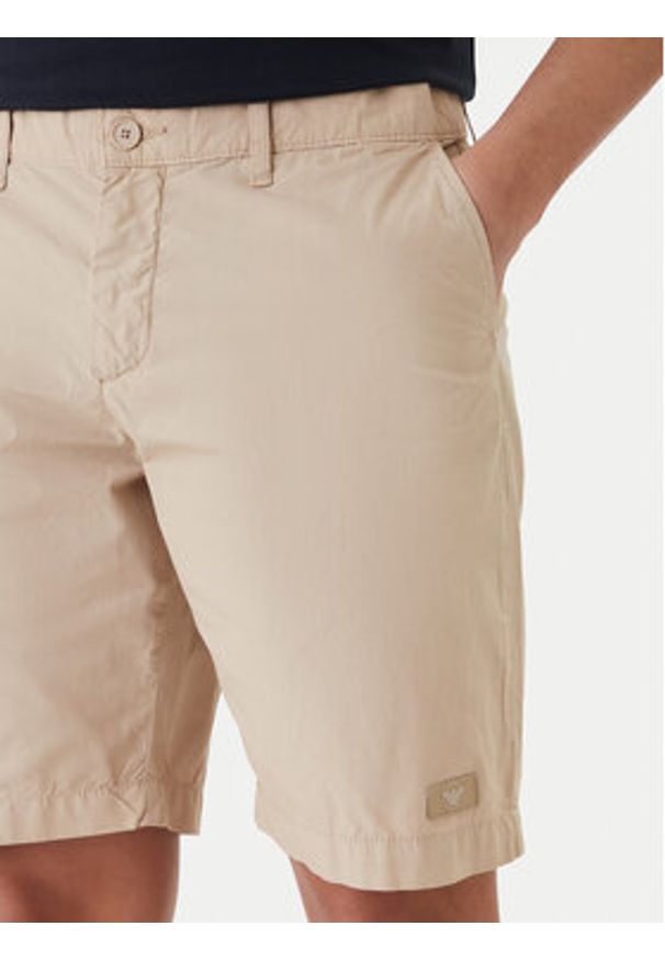 Emporio Armani Szorty sportowe EM000591 AF20428 U6213 Beżowy. Kolor: beżowy. Materiał: bawełna. Styl: sportowy