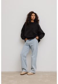 Marsala - Bluza damska o kroju oversize z HAFTEM w kolorze TOTALLY BLACK - CRAFT. Materiał: dzianina, dresówka, poliester, materiał, bawełna. Długość rękawa: długi rękaw. Długość: długie. Wzór: haft. Styl: klasyczny #1