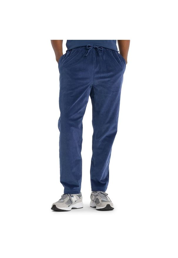 Spodnie męskie New Balance MP53521NNY - granatowe. Kolor: niebieski. Materiał: bawełna, sztruks