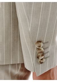 Pako Lorente - PAKO LORENTE - Beżowy garnitur męski w prążek. Kolor: beżowy. Materiał: wełna. Wzór: prążki #5