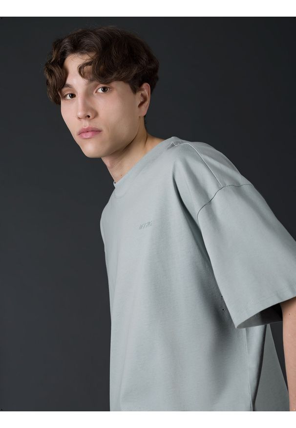 4f - T-shirt oversize z bawełny organicznej męski 4F x Robert Lewandowski. Kolor: niebieski. Materiał: bawełna. Długość: długie. Wzór: nadruk