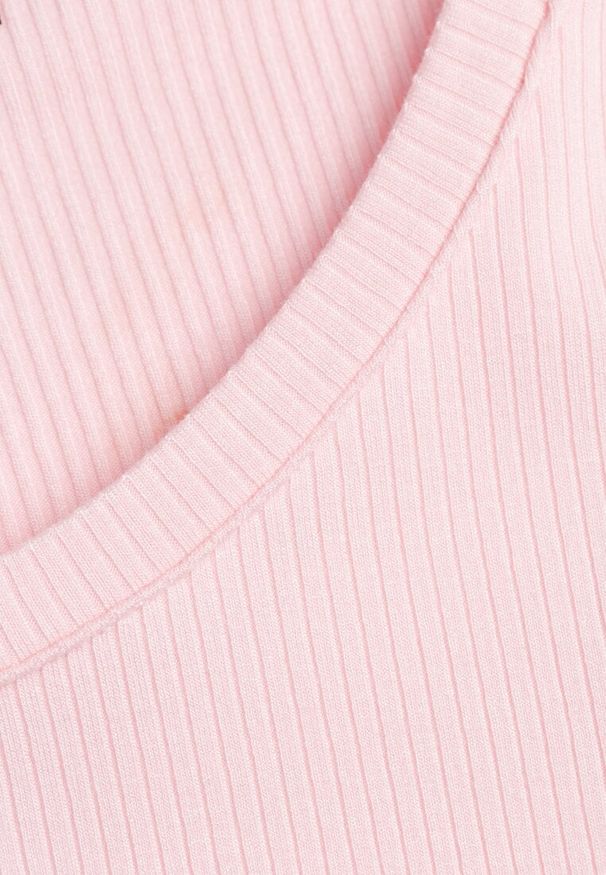 Renee - Różowy T-shirt w Prążki z Marszczeniami po Bokach Nedala. Okazja: na co dzień. Kolor: różowy. Wzór: prążki. Styl: elegancki, casual