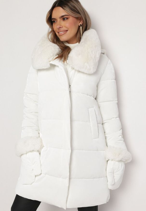 Born2be - Biała Pikowana Kurtka Płaszcz z Futerkiem i Rękawiczkami Avezze. Kolor: biały. Materiał: futro. Wzór: aplikacja