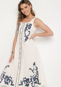 Born2be - Beżowa Sukienka z Bawełny Ozdobiona Haftami i Guzikami Milarietta. Okazja: na co dzień. Kolor: beżowy. Materiał: bawełna. Wzór: haft, aplikacja. Sezon: wiosna, lato. Typ sukienki: proste. Styl: klasyczny, casual, elegancki #3