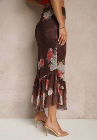 Renee - Brązowa Dopasowana Spódnica z Ozdobną Falbaną Efravaria. Okazja: na co dzień, na spotkanie biznesowe. Kolor: brązowy. Styl: biznesowy, elegancki, casual #2