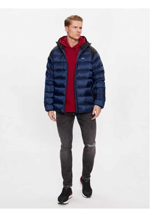 Tommy Jeans Kurtka puchowa DM0DM17233 Granatowy Regular Fit. Kolor: niebieski. Materiał: syntetyk
