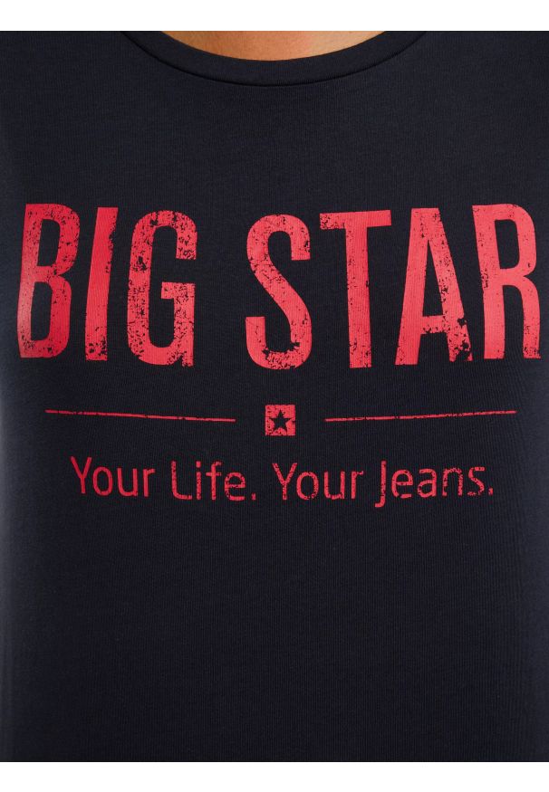 Big-Star - Koszulka damska o klasycznym kroju granatowa Brunona 403. Kolor: niebieski. Materiał: dzianina, skóra, materiał, bawełna. Długość rękawa: krótki rękaw. Długość: krótkie. Wzór: nadruk, napisy. Styl: klasyczny