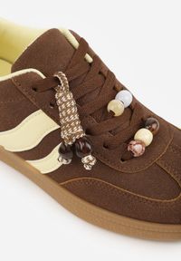 Renee - Brązowe Sneakersy Typu Tenisówki Ozdobione Koralikami Daemeli. Kolor: brązowy. Materiał: jeans. Wzór: aplikacja. Sezon: lato #7