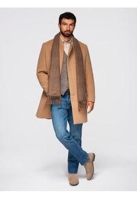 Ombre Clothing - Męski płaszcz z asymetrycznym zapięciem i wysokim kołnierzem – jasnobrązowy V4 - Rozmiar: XXL. Okazja: na co dzień. Kolor: brązowy. Materiał: syntetyk, wiskoza, poliester, materiał. Wzór: aplikacja, jednolity. Styl: wizytowy, casual, elegancki